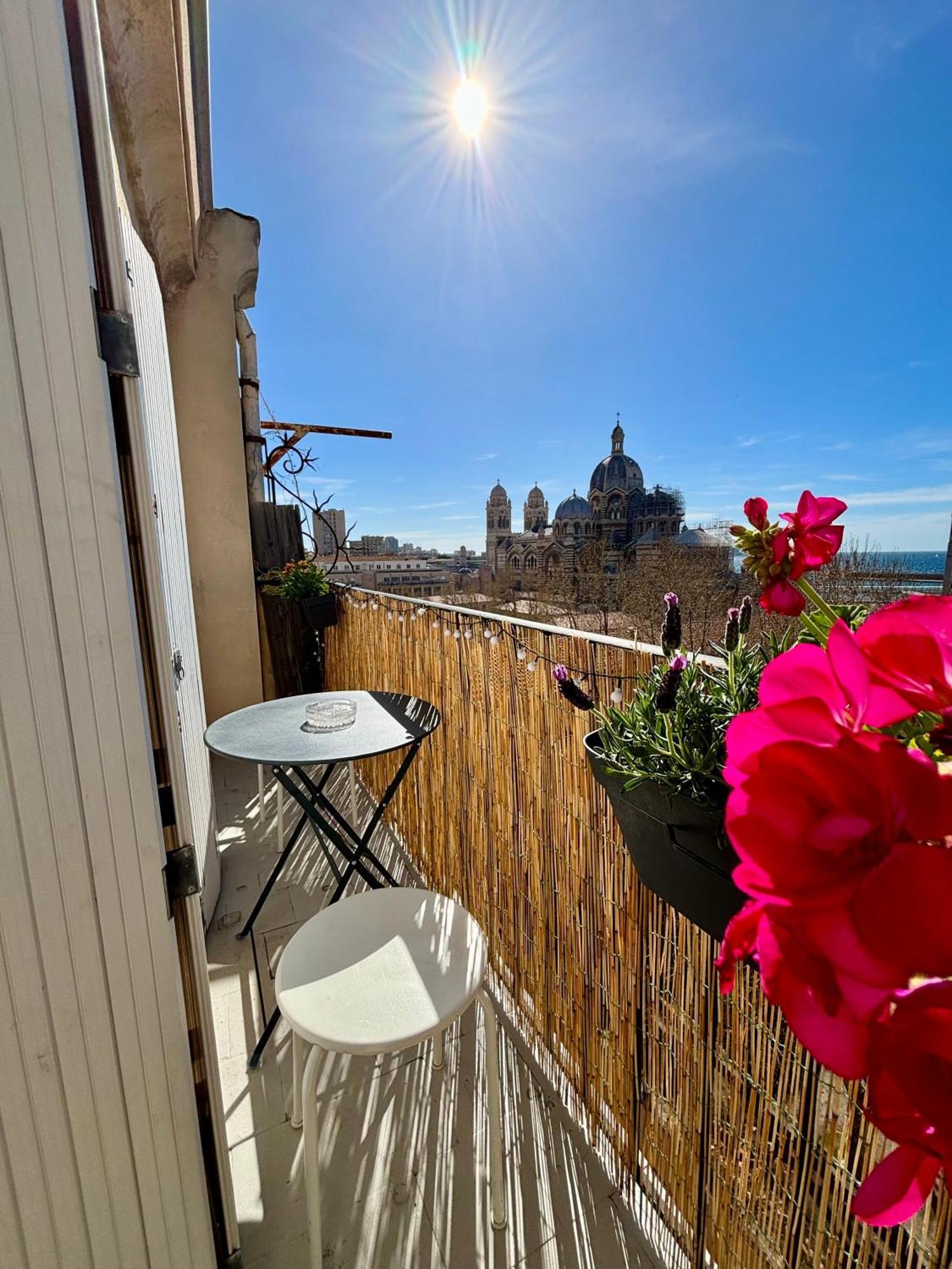 Studio Avec Vue Sur La Major Apartment Marseille Bagian luar foto
